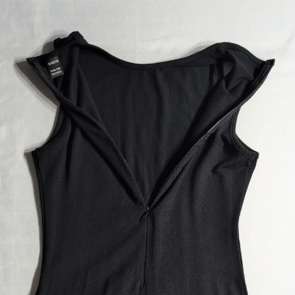 SHEIN Black Sleeveless Jumpsuit with High Neckline - Picture 6 of 11